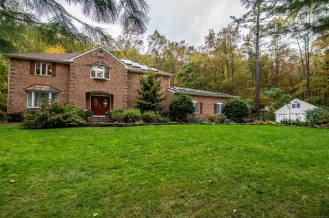 85 Inverness Ct, Cheshire, CT 06410