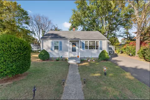 27 Scott Cir, East Hartford, CT 06118