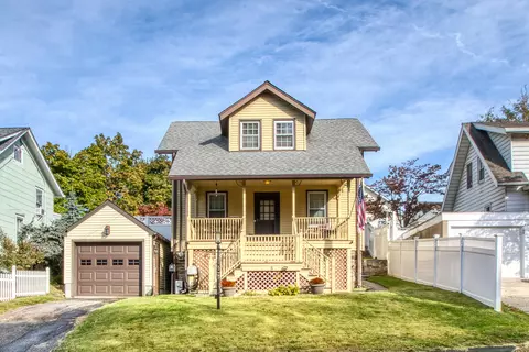 5 Hervey St, Greenwich, CT 06830