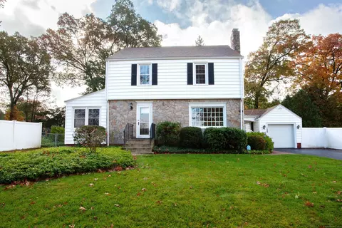 189 Glenwood St, Manchester, CT 06040