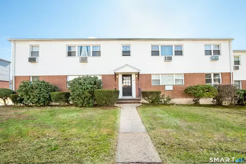 185 Cherry Hill Dr #1A, Bridgeport, CT 06606