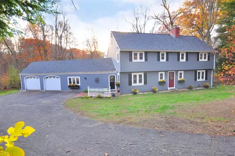 31 Parkwood Dr, Windsor, CT 06095