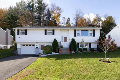 47 Westview Dr, Oakville, CT 06779
