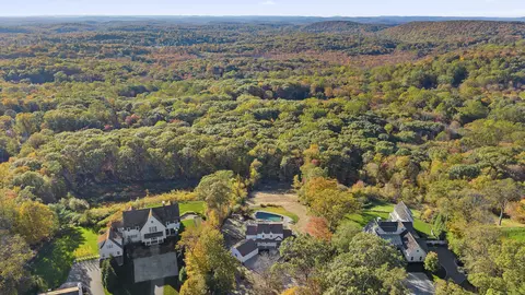 71 Peaceable Ridge Rd, Ridgefield, CT 06877