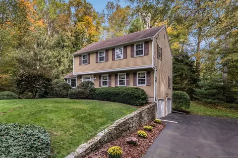 60 Robin Ridge Dr, Madison, CT 06443