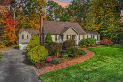 54 Pinewood Dr, Farmington, CT 06032