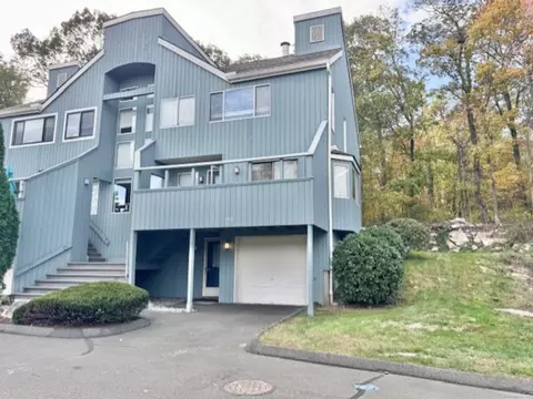 302 Pheasant Gln #302, Shelton, CT 06484