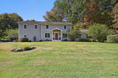 10 Buckboard Rdg, Bethel, CT 06801