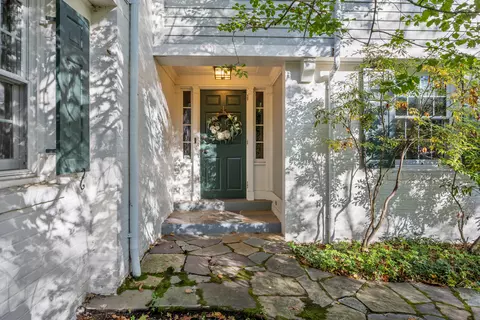 175 Tokeneke Dr, North Haven, CT 06473
