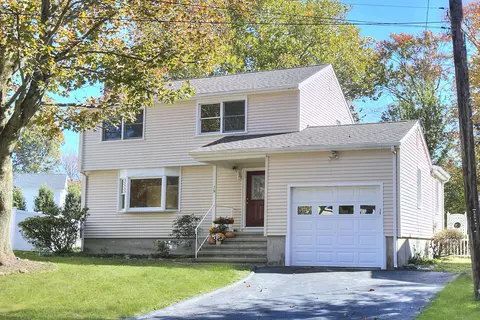 79 Mayfair Rd, Fairfield, CT 06824