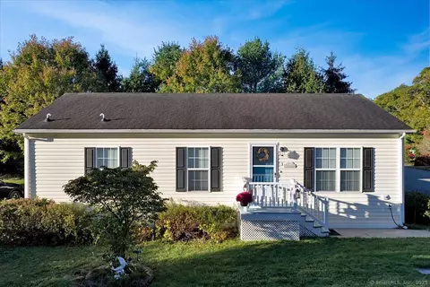 3 Cliff Rd, Ledyard, CT 06339 photo 1