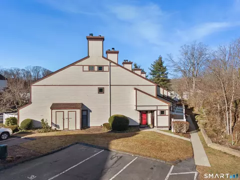 81 Main St #31A, Branford, CT 06405