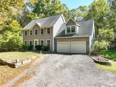 102 Dudley St, Norwich, CT 06360