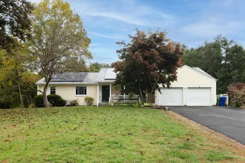7 Holmes Rd, Glastonbury, CT 06033