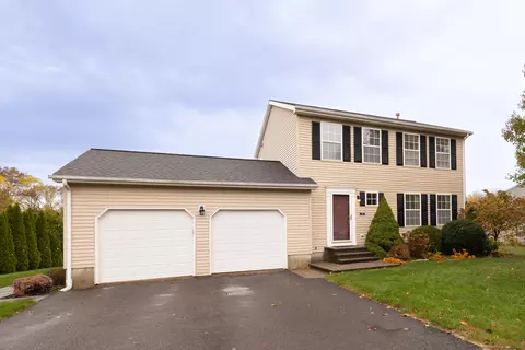 90 Briarwood Ln, Middletown, CT 06457