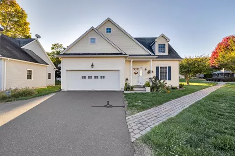 16 Weathervane Rd #16, Bristol, CT 06010