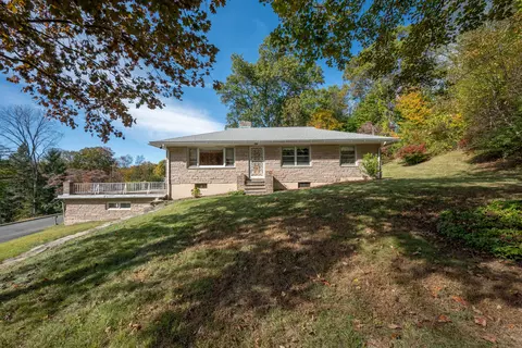 10 Jeanette Rd, Danbury, CT 06811