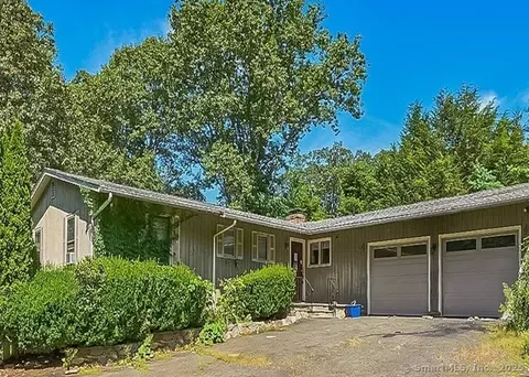 10 Mallory Hill Rd, Ridgefield, CT 06877