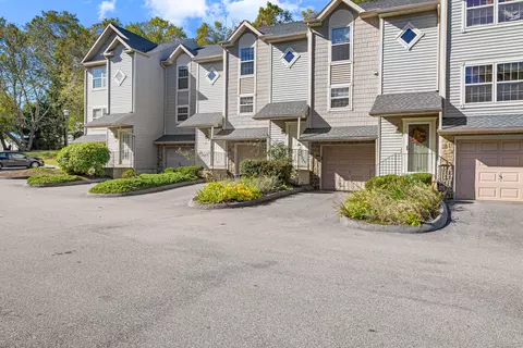 19 Hawthorne Dr #104, New London, CT 06320