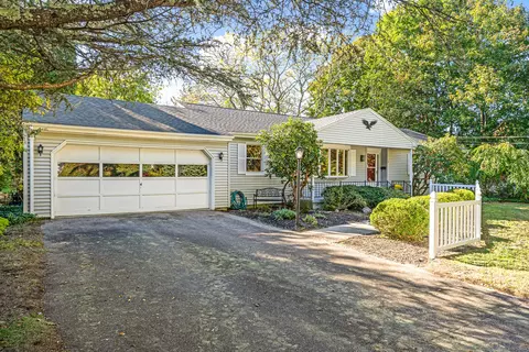 9 Cedar Crest Dr, Westerly, RI 02891