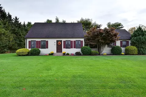 4 Blueberry Pl, Cheshire, CT 06410