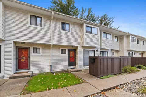 11 Woodland Ave #E, Bloomfield, CT 06002
