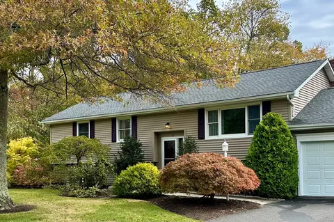 12 Round Table Rd, New Milford, CT 06776