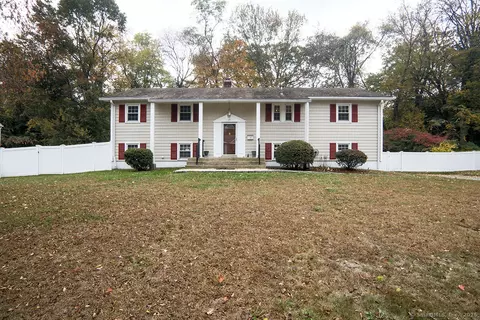 11 Mark Dr, Norwalk, CT 06851