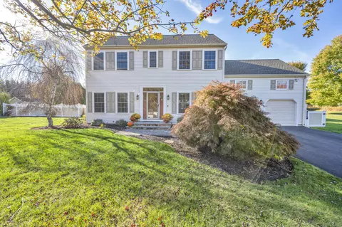 3 Trailside Dr, Wallingford, CT 06492