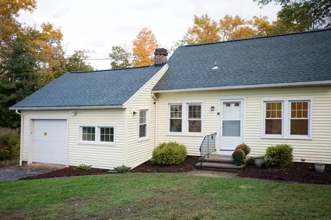 10 Eli Yale Ter, Branford, CT 06405