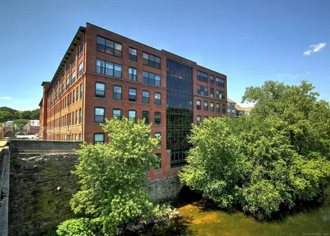 145 Canal St #203, Shelton, CT 06484