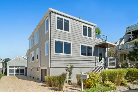 16 Point Beach Dr, Milford, CT 06460