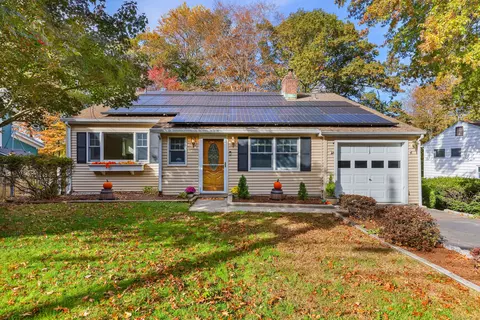 113 Wood Ridge Dr, Stamford, CT 06905