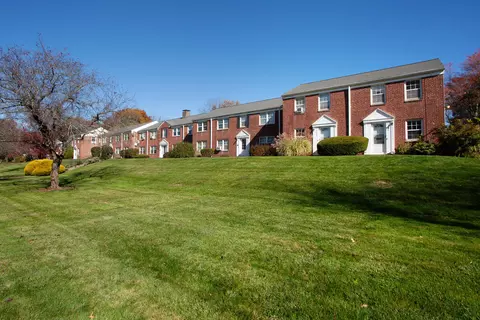 1006 Trout Brook Dr # A, West Hartford, CT 06119