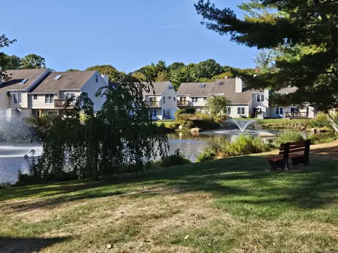54 Rope Ferry Rd #D72, Waterford, CT 06385