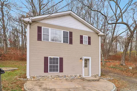 34 Northrop Rd Ext, Bethany, CT 06524