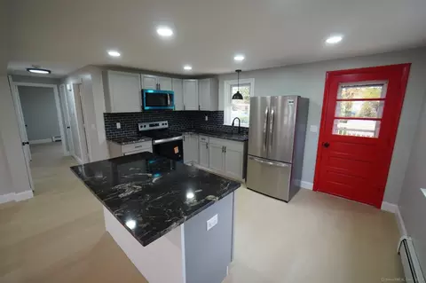 474 Chestnut Hill Ave, Waterbury, CT 06704