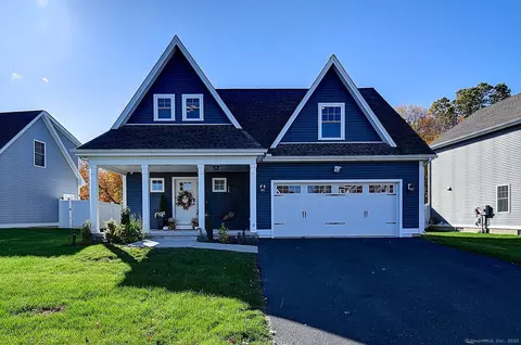 33 Old Village Cir, Windsor, CT 06095
