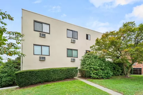737 Cove Rd #D2, Stamford, CT 06902