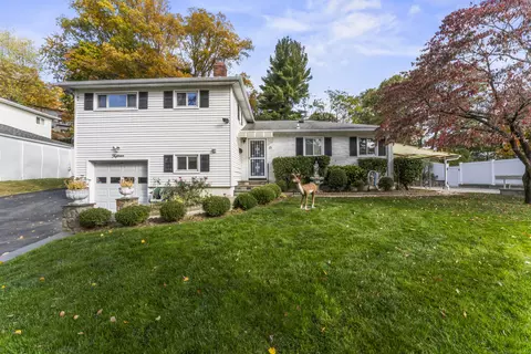 15 Walker Ct, Greenwich, CT 06831