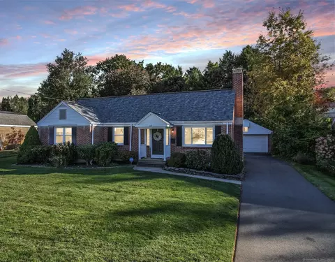 69 Fairwood Farms Dr, West Hartford, CT 06107