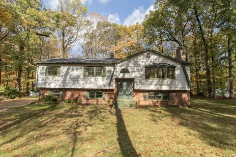 241 Jefferson Dr, Guilford, CT 06437