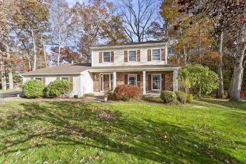 40 Melody Ln, East Hartford, CT 06118