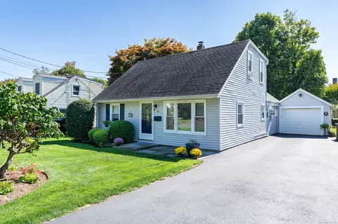 36 Old Barn Rd S, Stamford, CT 06905