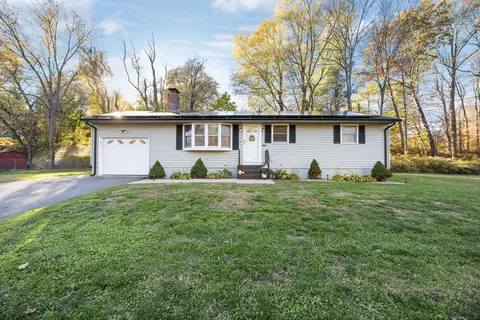 59 Willow Bee Ln, Middletown, CT 06457
