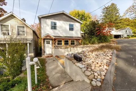 11 Winter Ave, Deep River, CT 06417
