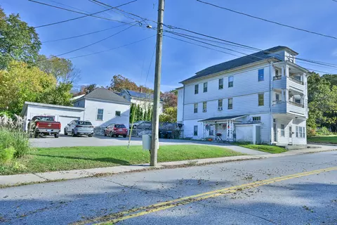 26 Barber St, Putnam, CT 06260