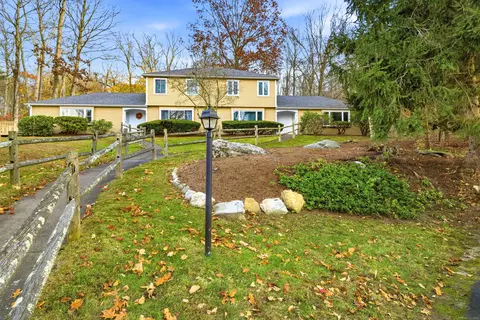20 Comstock Ave #3D, Essex, CT 06442