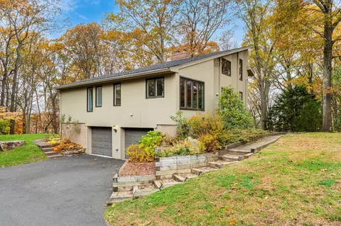 25 Briarwood Ln, Vernon, CT 06066
