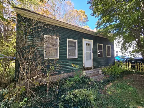 30 Riverside Dr, Sprague, CT 06330
